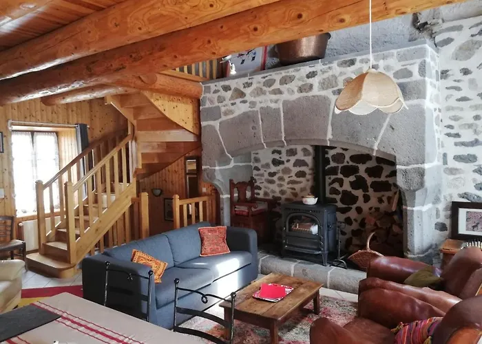 Maison Typique Pleine De Charme Peyrusse Cantal