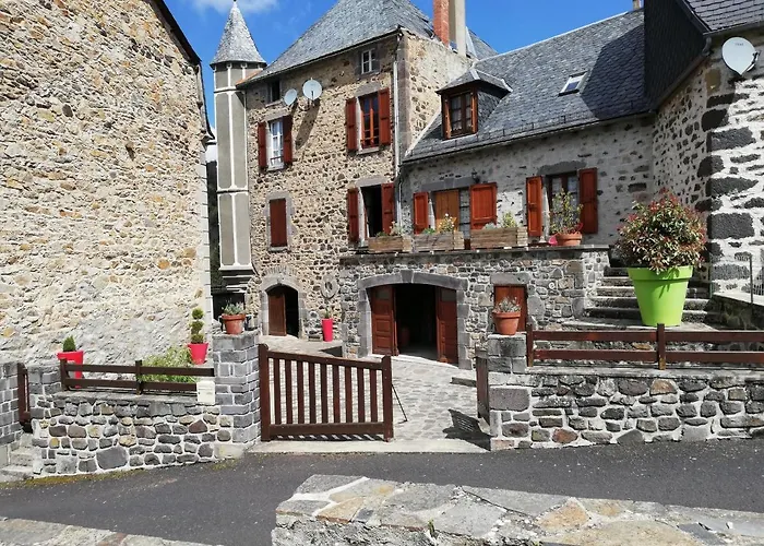 Maison Typique Pleine De Charme Peyrusse Cantal