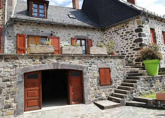 Maison Typique Pleine De Charme Peyrusse Cantal