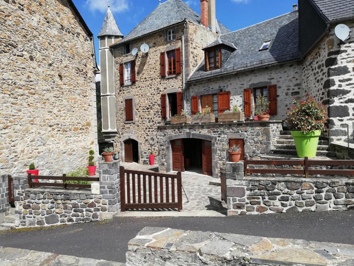 Maison Typique Pleine De Charme Cantal