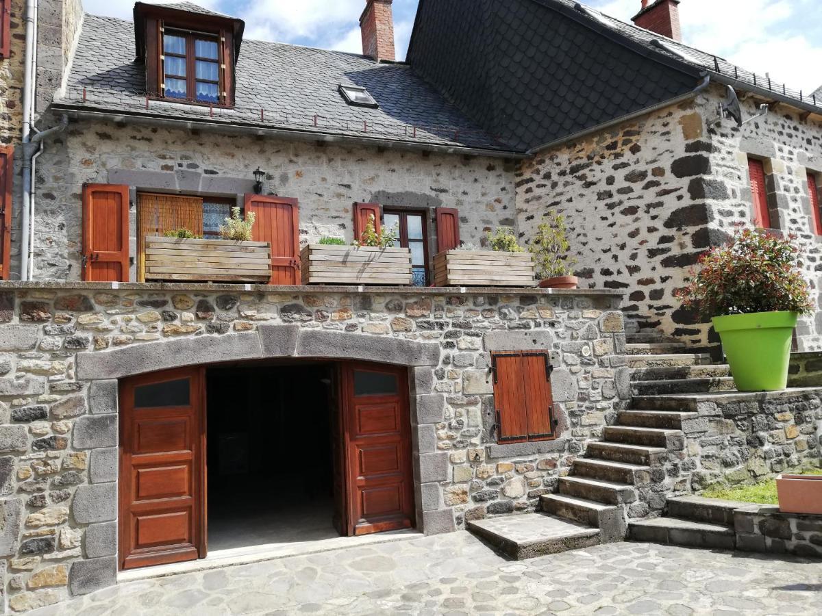 Maison Typique Pleine De Charme Cantal