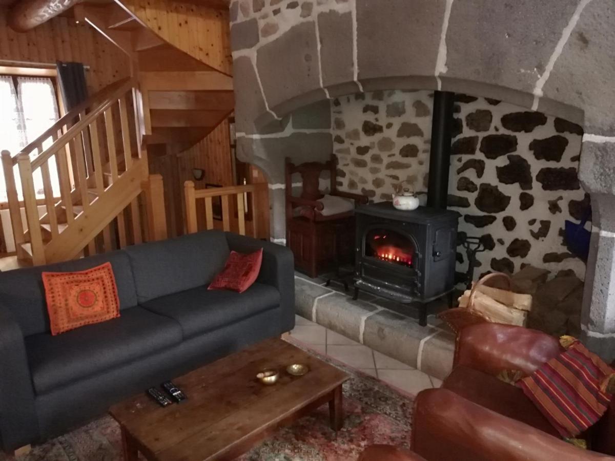Maison Typique Pleine De Charme Cantal Ferienhaus Peyrusse